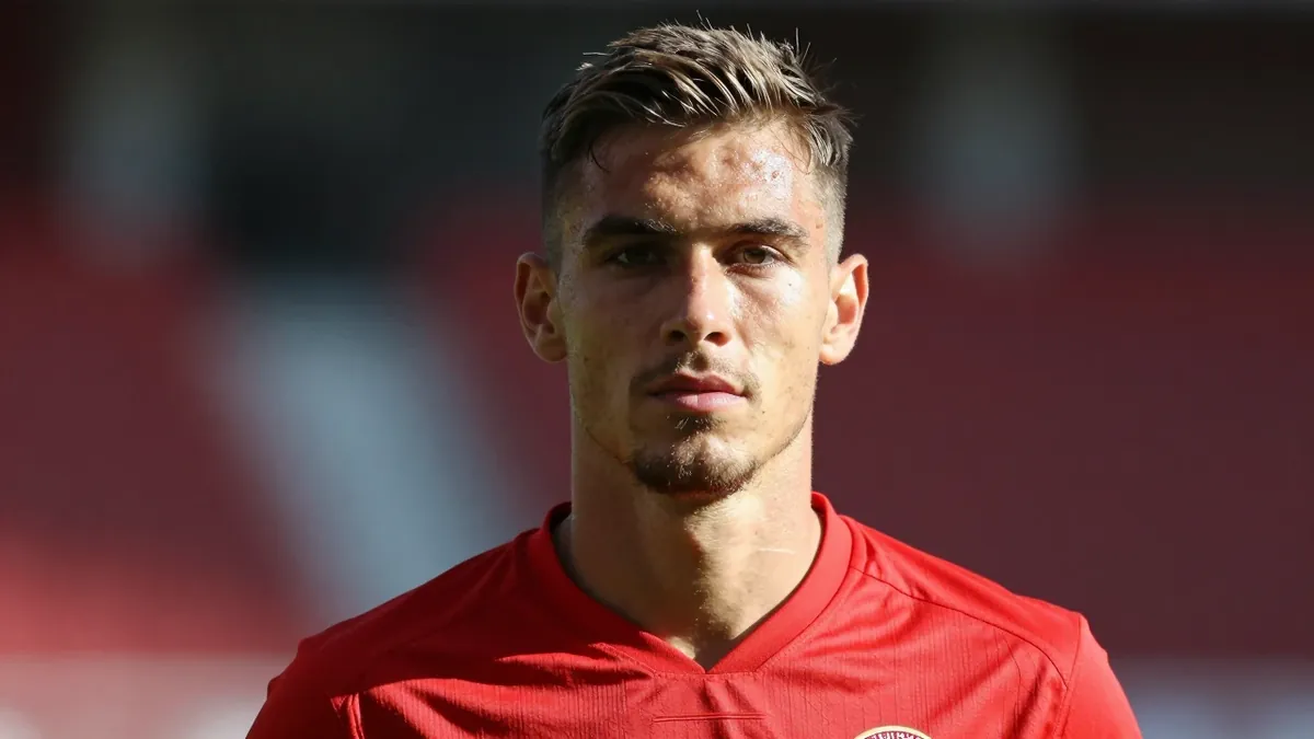 Eine Analyse der Transfermarkt-Daten zeigt einen FC Winterthur-Kader mit 28 Spielern, einem Durchschnittsalter von 25...